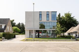 Gelegen op een absolute toplocatie aan één van de drukste invalswegen van Gent, met directe verbinding naar de R4 en E40, garandeert dit project...