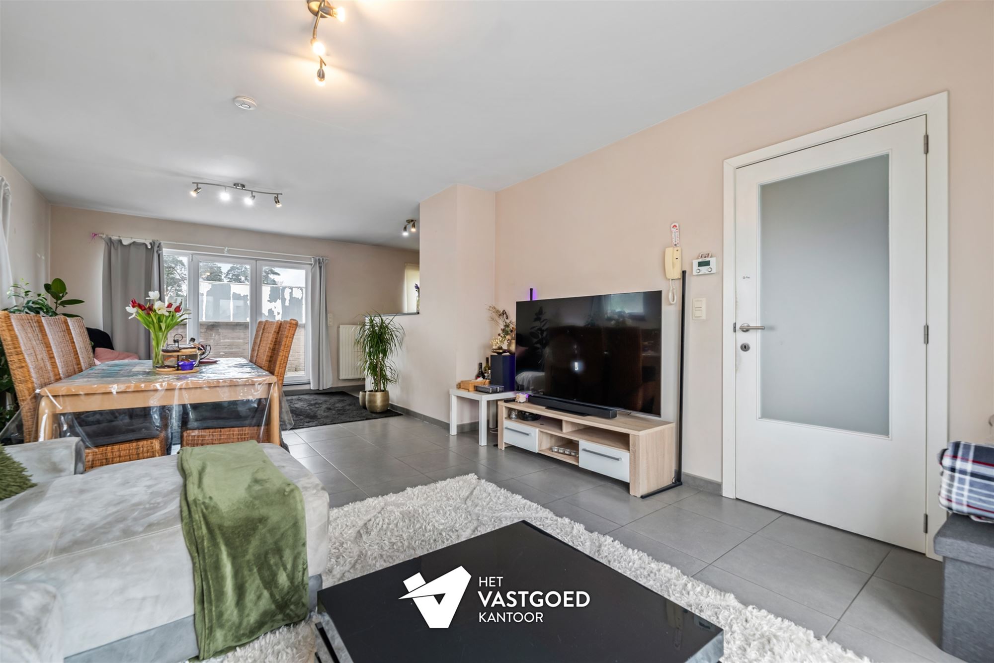 ZEER RUIM DUPLEX APPARTEMENT (149M²) MET 3 SLAAPKAMERS, TERRAS EN 2 AUTOSTAANPLAATSEN TE HAM - foto 5