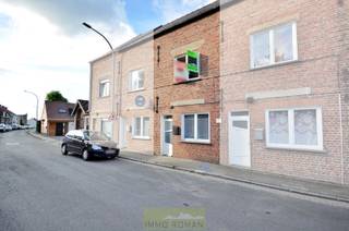 Cette propriété se trouve à deux pas du centre d'Avelgem. De nombreuses commodités telles que des écoles, les transports en commun et des magasins...