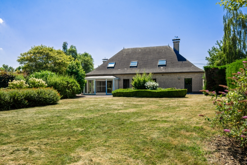 Zéér rustig en centraal gelegen landhuis op 2041m2 met 4 SLK, dubbele garage &amp; tuin - foto 2