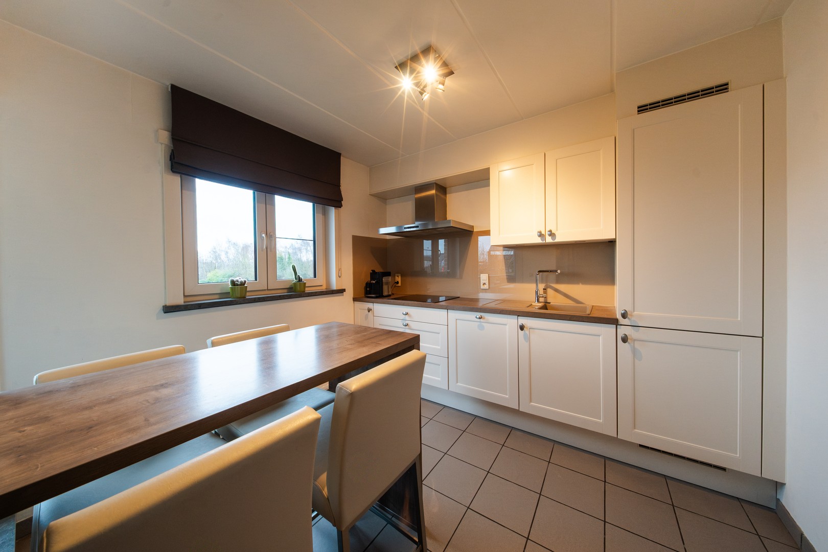 Instapklaar appartement met 3 slaapkamers, terras &amp; zonnepanelen. - foto 4