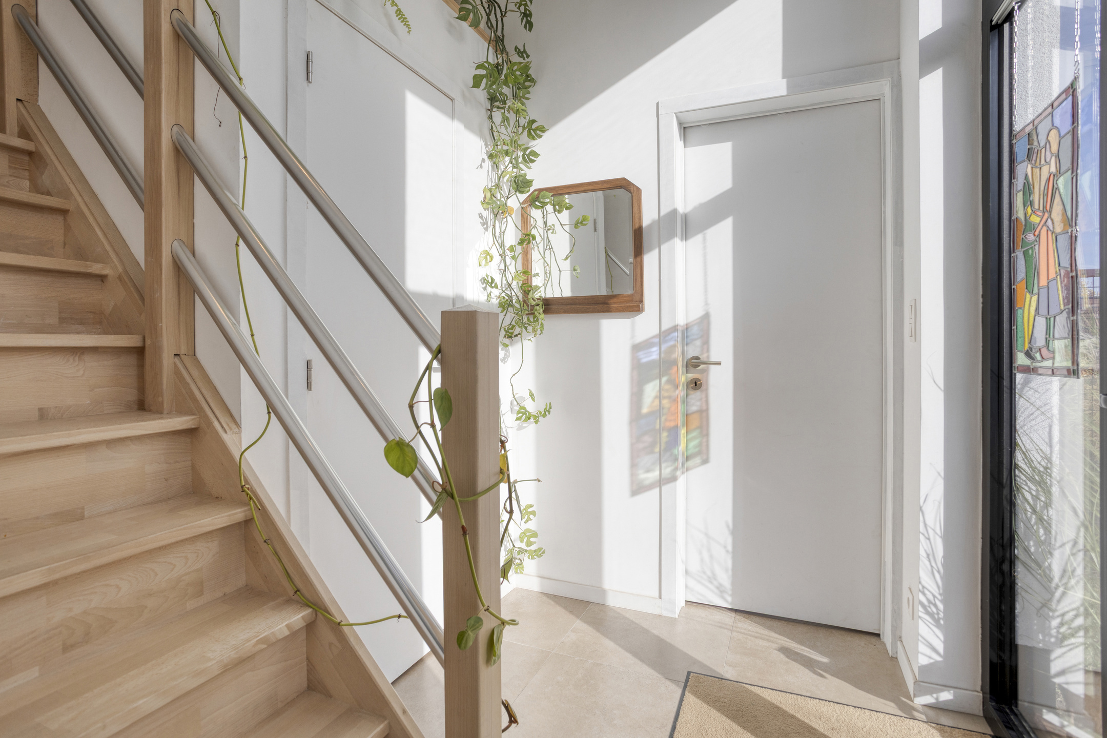 Verhuurde, gerenoveerde woning met 3 slaapkamers en tuin.  - foto 2