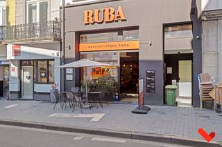 <p>Handelszaak verhuurd als horecazaak.<br />Gelegen aan het begin van de Tiensestraat (naast het Herbert Hooverplein) op een zeer strategische ligging.<br /><br />Dit goed verhuurd handelspand biedt een uitzonderlijke investeringsmogelijkheid op een toplocatie. Dankzij de huurovereenkomst geniet u van stabiele inkomsten en een solide rendement.<br /><br />Het pand is gelegen in een levendige buurt met uitstekende zichtbaarheid en een grote toestroom van klanten, wat bijdraagt aan de aantrekkingskracht voor huurders. Bovendien is er een goede bereikbaarheid via het openbaar vervoer en voldoende parkeermogelijkheden in de omgeving.<br /><br />Kenmerken:<br />Huurovereenkomst: Betrouwbare huurder.<br />Ligging: In een druk bezochte commerciële straat.<br />Toekomstperspectief: Geschikt voor diverse commerciële doeleinden en een blijvende waardestijging.<br /><br />Waarom investeren?<br />De combinatie van een sterke locatie, betrouwbare huuropbrengst en het potentieel voor waardestijging maakt dit pand tot een must-see voor investeerders.</p>
<p>Interesse? Aarzel niet en contacteer ons op +32 489 88 55 13 of via info@bvm-vastgoed.be</p>
<p></p>