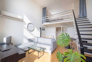 Verborgen achter de prestigieuze Louizalaan, in de gegeerde wijk Vleurgat, zal deze mooie opportuniteit liefhebbers van licht en comfort...