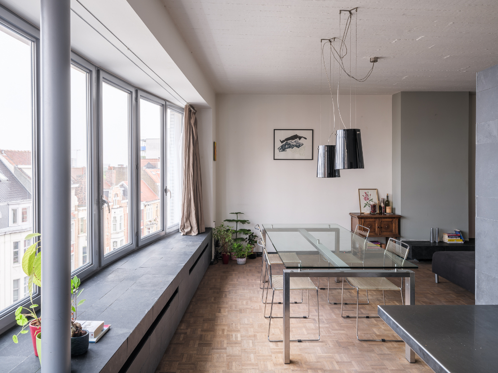 Ruim tweeslaapkamerappartement met verzicht nabij het Citadelpark en stadscentrum. - foto 3