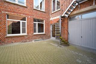 TORHOUTSTRAAT 6 - 8810 LICHTERVELDEUniek wooncomplex als geheel te huur in centrum Lichtervelde.Ruime burgerwoning bestaande uit inkom, 3...