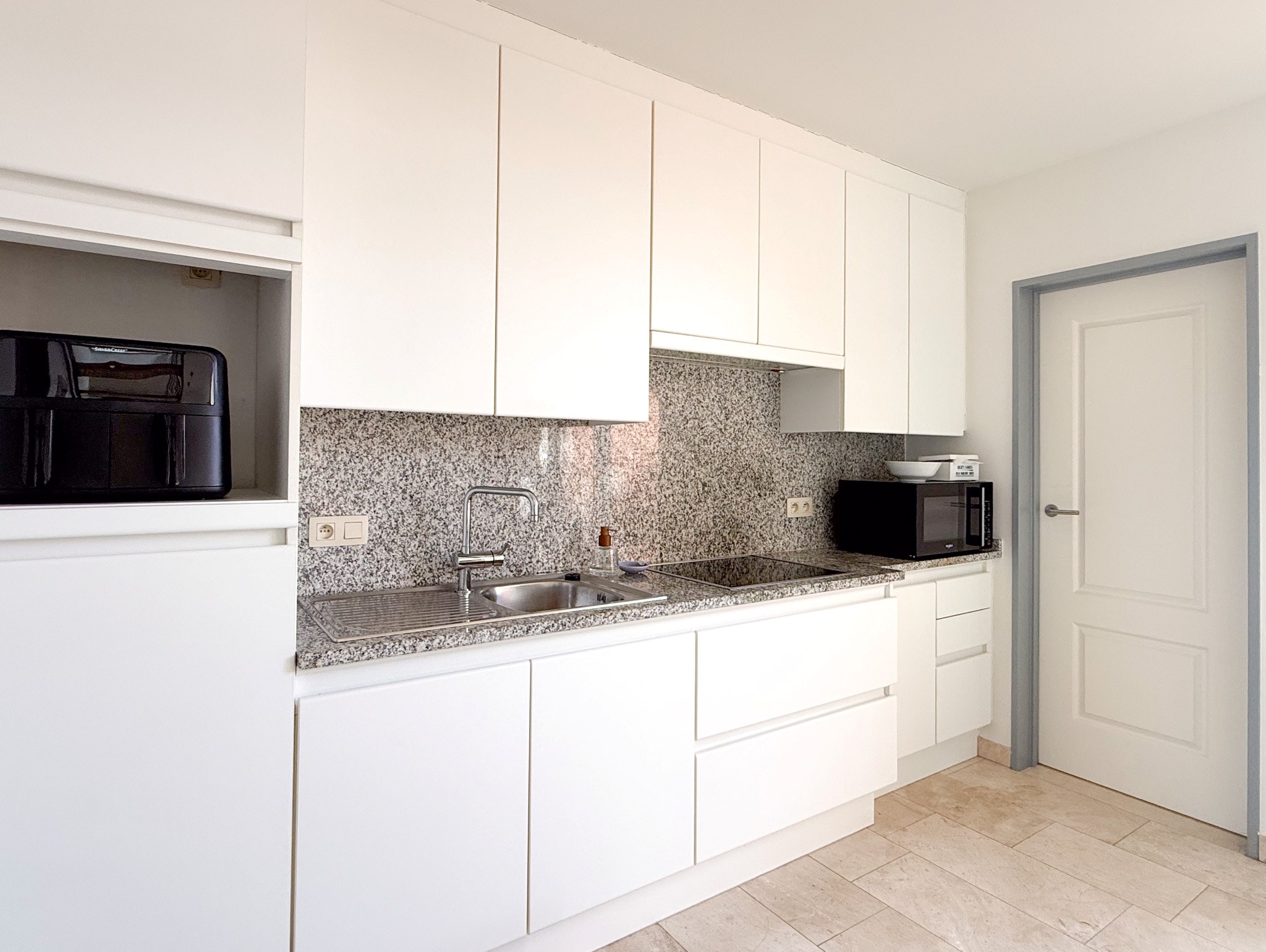 Rustig gelegen appartement met één slaapkamer en terras - foto 3