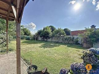 Instapklare en ruime OB met ruime tuin en 6 slaapkamers.In een rustige en residentiële buurt van Sint-Niklaas bevindt zich deze instapklare open...