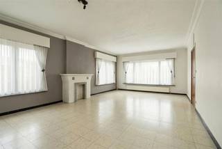 Vous êtes à la recherche d'une propriété avec du potentiel et une mer d'espace tout autour ?  Sur la Spoorweglei 5 à Sint-Katelijne-Waver,...