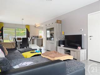 Gezellige energetische woning in Hamont-Achel!Je komt de woning binnen in de inkomhal met gastentoilet en ruimte voor vestiairekast. Vervolgens kom...