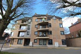Dit mooi appartement is gelegen op het derde verdiep van een gebouw op de hoek van de Elisabethwal met de Koninksemsteenweg, vlak aan...