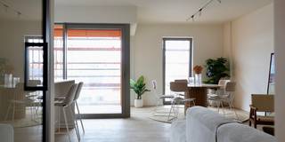 Twee slaapkamer appartement met op zichtenIndeling: inkomhal, woonkamer met terras, open ingerichte keuken, ruime berging, apart toilet, tweede...