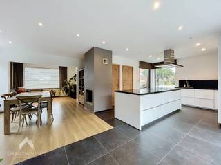 <p>Rustig doch centraal gelegen vrijstaande woning bestaande uit een inkomhal, gezellige woonkamer met eet-en zithoek+ houthaard, volledig uitgeruste open keuken met eiland, garage met wasplaats en afzonderlijk toilet, droge kelder en een grote private tuin met aangelegd terras en gezellige ingerichte buitenbar en petanqueveld.</p>
<p>Op het verdiep zijn 3 volwaardige slaapkamers, ingerichte badkamer (inloopdouche, lavabo en toilet) en een trapluik naar de zolder.</p>
<p>Extra troeven:</p>
<ul>
<li>Energiezuinig (geen renovatieplicht)</li>
<li>Dubbele beglazing aluminium + CV op gas</li>
<li>Regenwaterput van 5.000L</li>
<li>Prachtige tuin met tuinberging en petanqueveld</li>
<li>Op een boogscheut van scholen, winkels en openbaar vervoer</li>
<li>Private oprit</li>
<li>Airco leefruimte</li>
<li>Instapklaar</li>
</ul>
<p>Deze woning is te koop ZONDER makelaar via het concept van Smart Houses! Verdere inlichtingen of bezoek? Onze kijkdagen gaan door op 24 & 25 oktober na afspraak. Contacteer rechtstreeks de eigenaar via +32473325521</p>