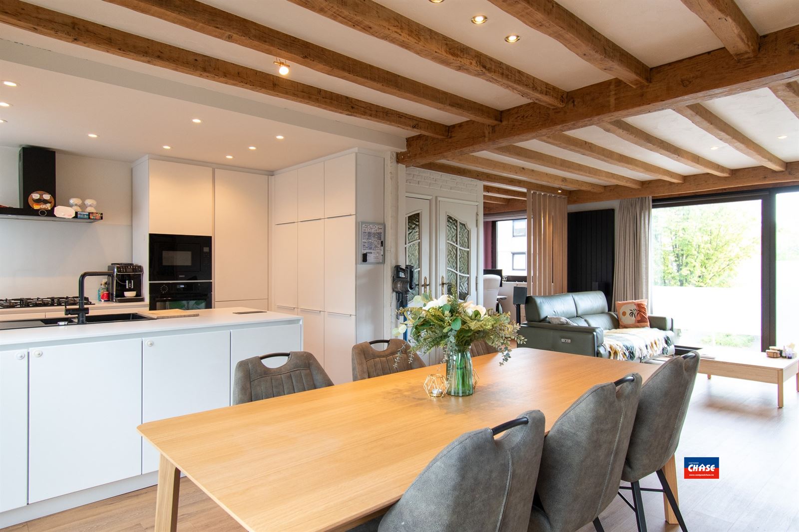 Bel-étage met 4 slaapkamers, grote oprit, garage, grote tuin en groot terras - foto 3