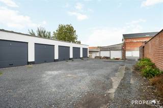 For sale: completely renovated ground floor apartment with small courtyard and garage in WevelgemThis move-in ready ground floor apartment is located...