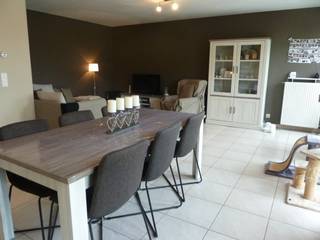<p><strong>Te huur: appartement met 2 slaapkamers in het centrum van Waregem.</strong><br /><br />Dit appartement is gelegen in het hart van Waregem en op wandelafstand van de Markt, winkels en het openbaar vervoer.</p>
<p> </p>
<p><u><strong>Indeling:</strong></u></p>
<p>Het omvat een ruime inkomhal, toilet, leefruimte met aparte ingerichte keuken, alsook een wasberging, 2 slaapkamers, een badkamer met ligbad/douche, toilet en dubbele lavabo en kelderberging en fietsenstalling.</p>
<p>Er hoort <u>geen</u> garage bij dit appartement maar je kan wel een bewonerskaart aanvragen om gratis te parkeren.</p>
<p> </p>
<p><u><strong>Troeven:</strong></u></p>
<ul><li>Centrale ligging in Waregem</li><li>Lichtrijk appartement </li><li>leuk starters appartement</li><li>Nabij scholen, winkels, openbaar vervoer</li></ul>
<p> </p>
<p><strong>Is dit appartement iets voor jou? Contacteer ERA Bossuyt voor meer info of een bezoek - 056/61.10.10.</strong></p>