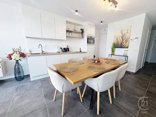 Dit moderne en verzorgde appartement met twee slaapkamers is gelegen in een recent gebouw in Westende en biedt alle comfort voor aangenaam wonen...