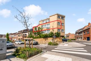 <p>appartement gelegen in Rue Bonaventure 23 bus 2b,1090 jette.<br />apprtement met 2 slaapkamers,badkamer,toiletkamer berging,salon open keuken geinstalleerd.</p><p>enkel dinsdag te bezoeken vanaf 16:00.andere dagen niet mogelijk.mijn gsm is</p><p>Indien de telefoon niet kan opnemen gelieve een bericht te sturen met uw naam en telefoonnumer,ik zal u zo snel mogelijk terugbellen .geen voicemail.dank u</p>
