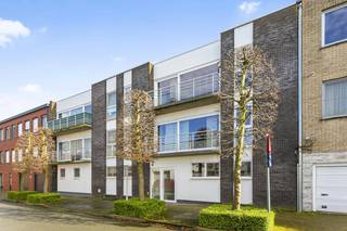Werkelijk instapklaar 1-slaapkamerappartement op strategische ligging met zicht en licht te Sint-Andries nabij Brugge.INDELING 2°V.(58m²): -...