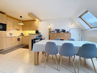 Investering of eigen stek in hartje Torhout?Ontdek dit aangename en energiezuinige (EPC label A) appartement op de 2de verdieping, ideaal gelegen...