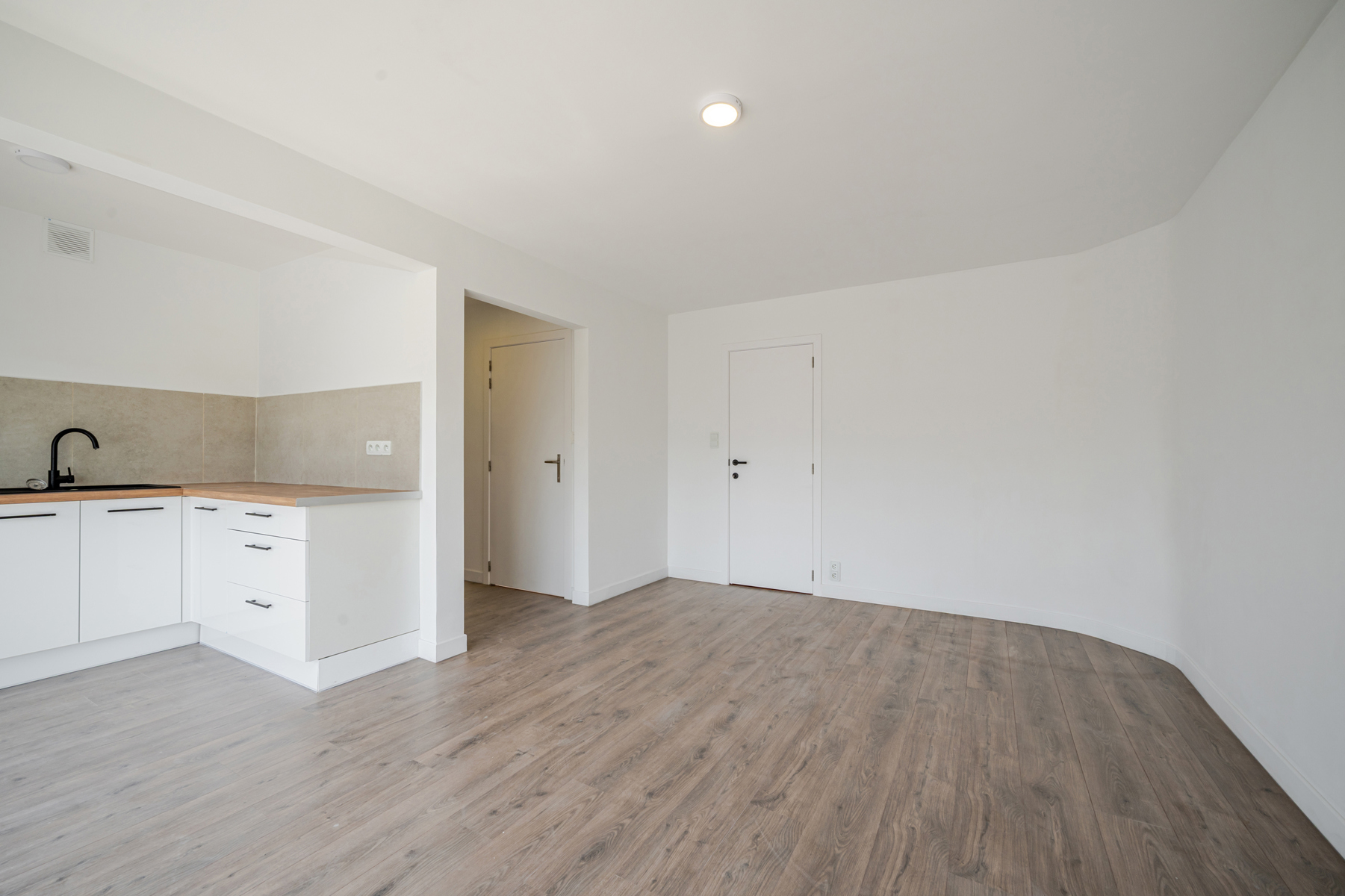 Gerenoveerd en energiezuinig appartement met 2 slaapkamers - foto 5