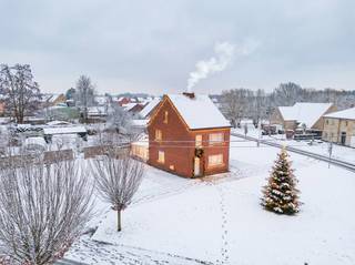 Te renoveren woning gelegen in een rustige straat, op wandelafstand van het dorpscentrum van Veerle. Het zuidgericht perceel heeft een oppervlakte...
