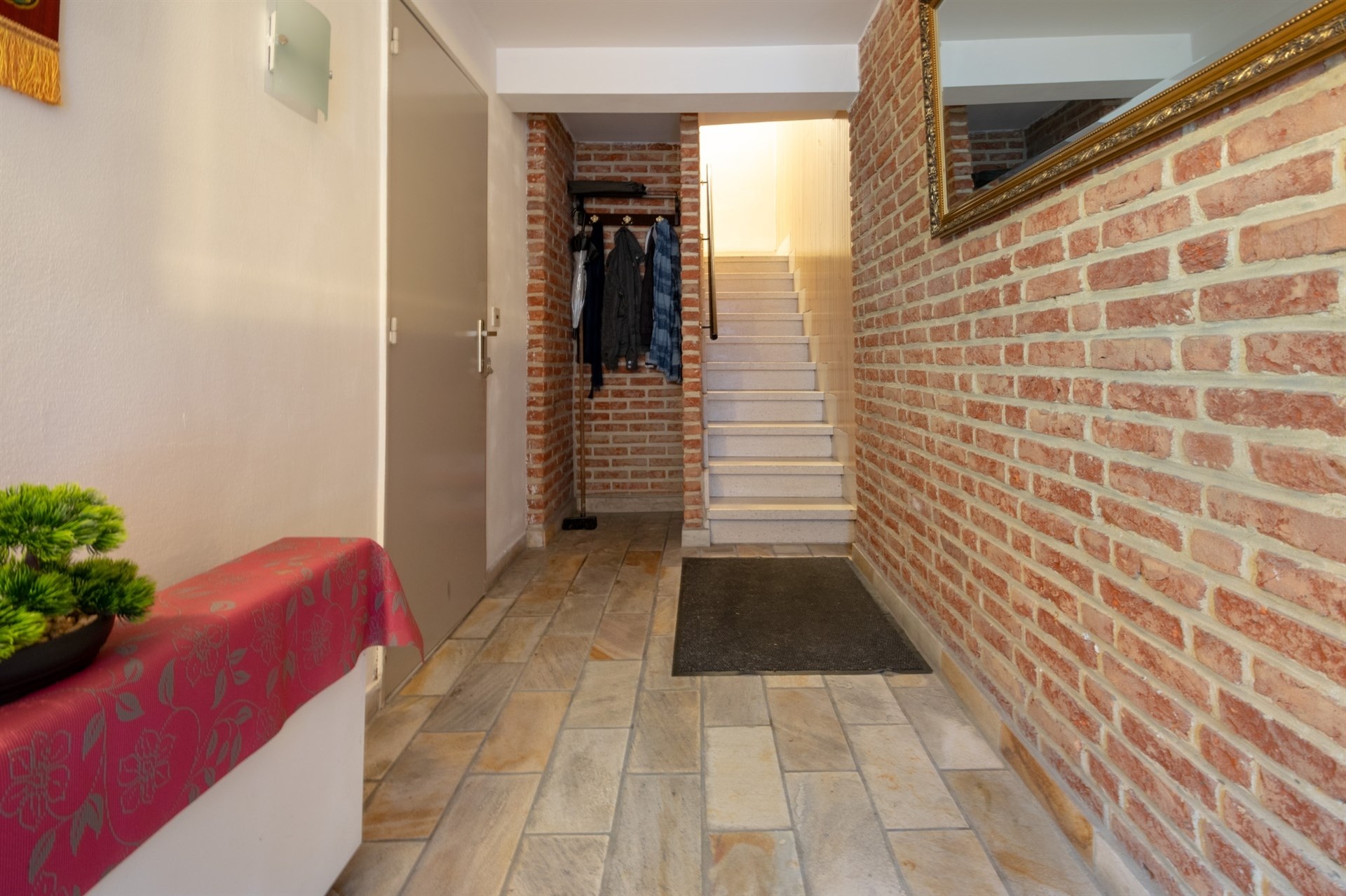 Te renoveren bel-etage in centrum Sint-Niklaas - foto 2