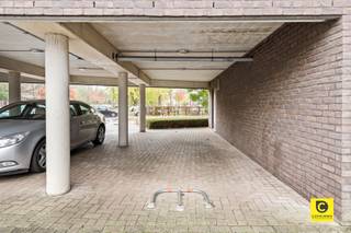 Parking couvert spacieux à vendre dans un emplacement central à Berchem...