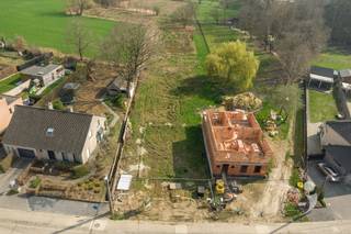 Deze knappe bouwgrond is gelegen te Begijnendijksesteenweg 46 2230 Ramsel.Het bouwperceel heeft een oppervlakte van 9A 85Ca. Dankzij de straatbreedte...