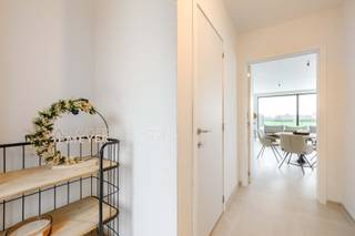 Deze VOLLEDIG AFGEWERKTE ENERGIEZUINIGE NIEUWBOUWWONING (2025) bevindt zich in Tielt met name in de Wingensesteenweg 128 H, op een perceel grond...