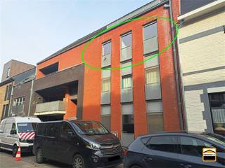 Recent appartement met autostaanplaats, in het centrum van Borgloon. Het appartement is gelegen op de 2de verdieping. Er is geen lift in het...