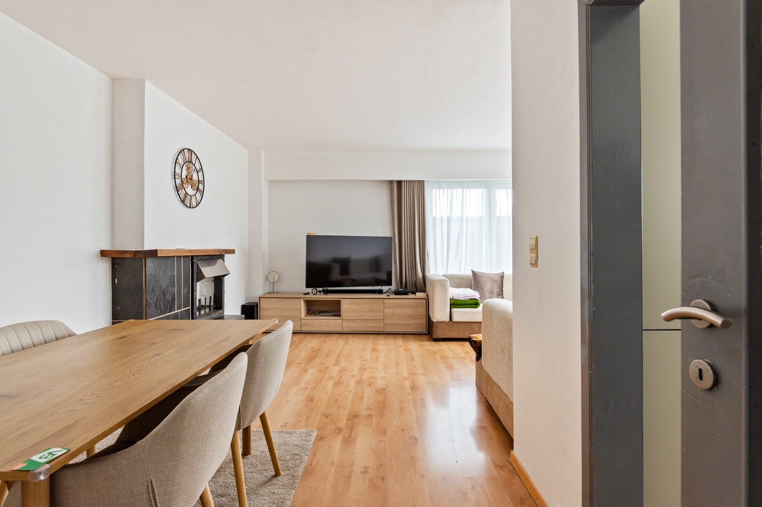 Appartement met 2 slaapkamers en 2 garages in de Unitas Wijk! - foto 4