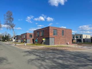 Ontdek deze hedendaagse nieuwbouwwoningen gelegen in de Berkenlaan.Troeven:- Kwalitatieve afwerking met een uitzonderlijk laag E-peil- Hoogwaardige...