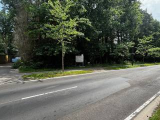 Gelegen op een goed bereikbare locatie op de grens met Schilde, Sint-Antonius en Brecht, bevindt zich dit mooi stuk bouwgrond van 2552m² met...