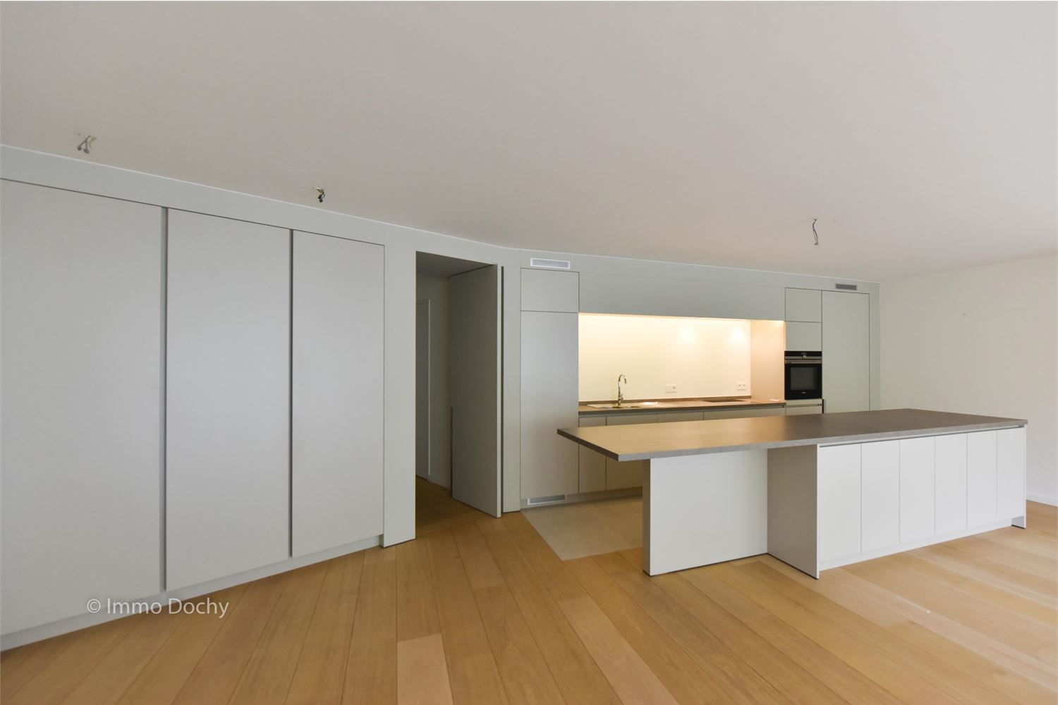 Mooi en ruim luxe-appartement centrum | zicht op Stationsstraat - foto 2