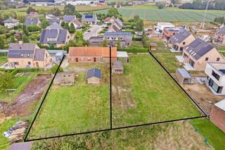 Ontdek dit prachtig en rustig gelegen perceel bouwgrond op een steenworp van het centrum van Roeselare-Beveren.Met een totale oppervlakte van 1.085m²...
