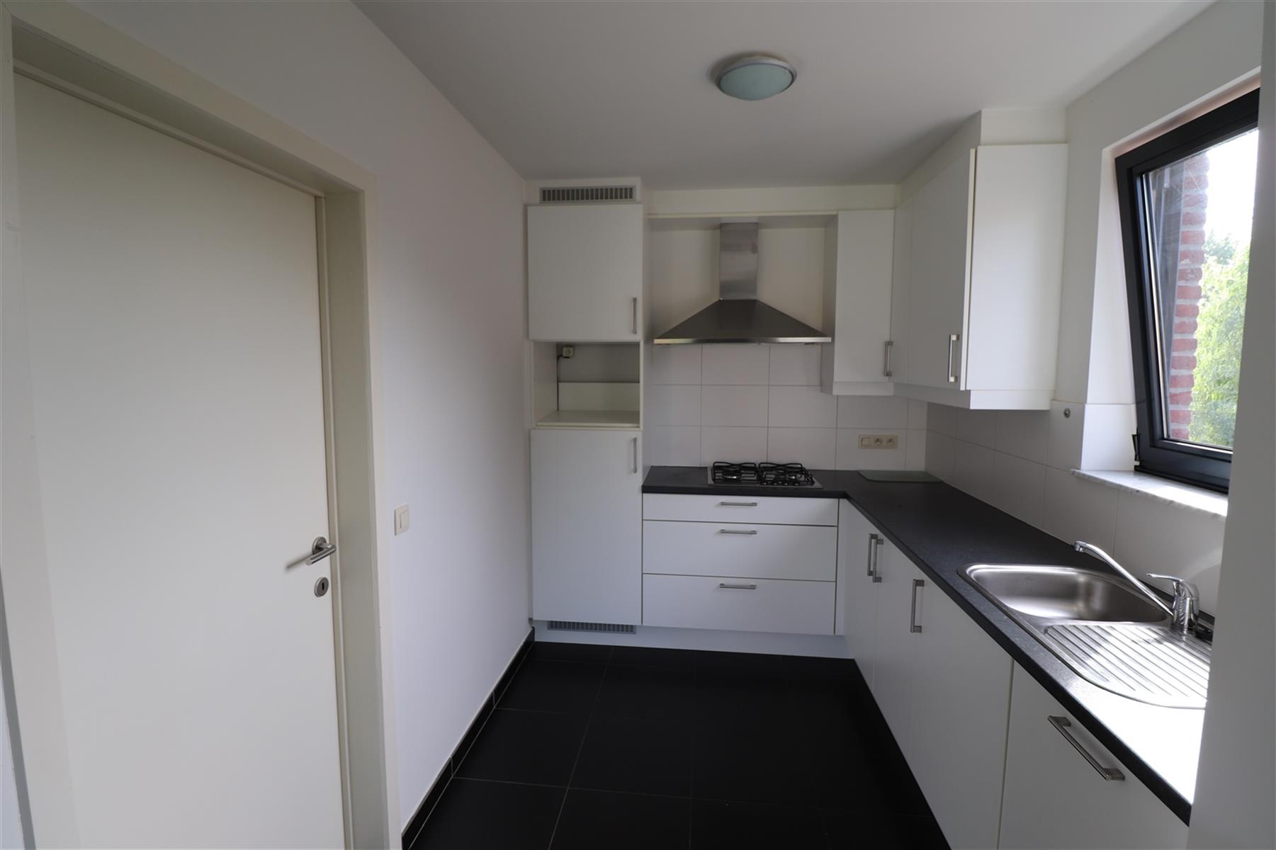 Een appartement op de 1ste verdieping met 2 slaapkamers en terras. - foto 4