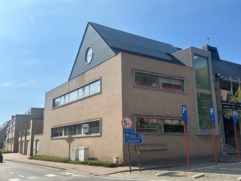 Commercial à louer à Knesselare - photo 1