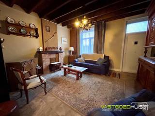 In Pajottegem bevindt zich in de dorpskern deze karaktervolle, halfopen bebouwing met renovatiepotentieel op een terrein van 5a65ca. Deze woning...