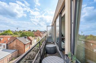 Modern bemeubeld dak-appartement met 1 slaapkamer – ideaal voor starters!Ben je net afgestudeerd en op zoek naar je eerste eigen stek of gewoon een...