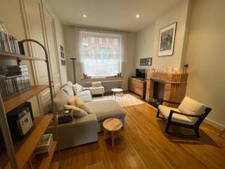 Prachtig gerenoveerd herenhuis in het centrum van de stad met heel wat ruimte en wel 4 slaapkamers. Beneden is er mooie inkomhal,  een ruime...