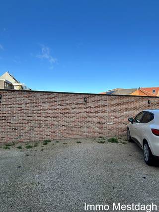 Autostaanplaats centrum Diest.Gelegen achter het kapsalon "The Hairgoddess" - ex site "Het Volkshuis".Waarborg 200€Geen gemeenschappelijke kosten,...