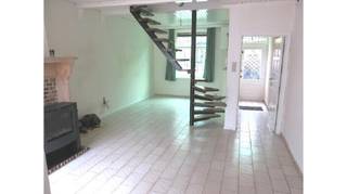 <strong>Comfortabele woning </strong>met<strong> 2 slaapkamers ( mogelijks 3 ) </strong>en <strong>TERRAS </strong>heeft een ideale ligging in het <strong>centrum van Brugge</strong>, dichtbij de <strong>Potterierei</strong>.<br />Ideaal voor wie een aangename en lichtrijke woongelegenheid zoekt in de Brugse binnenstad.<br />+ Conforme keuring elektriciteit!<br />+ Energielabel C!<br />+ Uitstekende Mobiscore 9,2 op 10!<br />+ Geen renovatieplicht!<br />+ Mogelijks 3e slaapkamer!<br />+ Conformiteitsattest aanwezig!<br />+ Thans verhuurd, dus ook interessant als vastgoedinvestering!<br /><br />Omvat een inkom, living, keuken, ruim terras, berging met voorziening wasmachine, 2 slaapkamers, badkamer met wastafel, inloopdouche en toilet, berging, zolder ( mogelijks 3e slaapkamer).<br />Gvg,Wche,Gmo,Gvkr,Gvv<br />P-score=A G-score=A<br />#vastgoedinvestering #brugge #leukwonen<br /><br />Bruikbare vloeroppervlakte: 112 m²<br />Totale oppervlakte: 59 m²