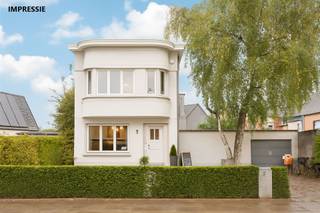 Veelzijdige eigendom op toplocatie combineer wonen & werken of creëer een volwaardige professionele ruimte Ontdek deze unieke vastgoedkans aan de...