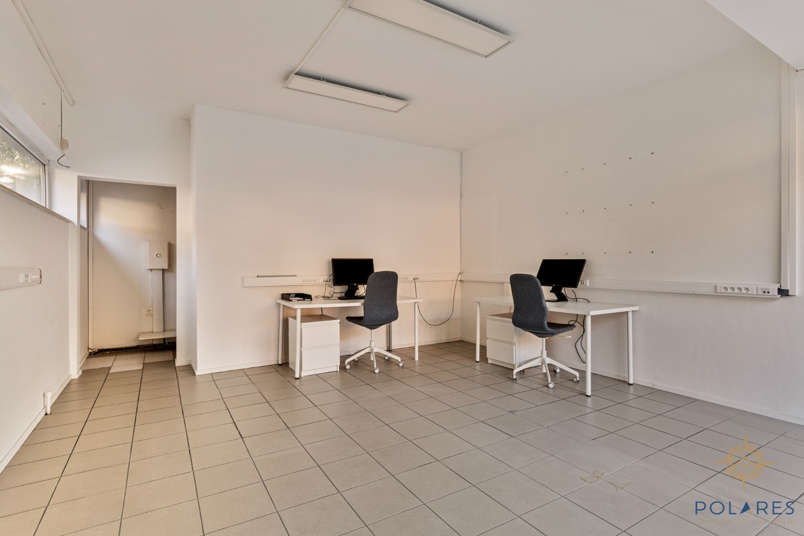 Multifunctional commercial space with garage - photo 4