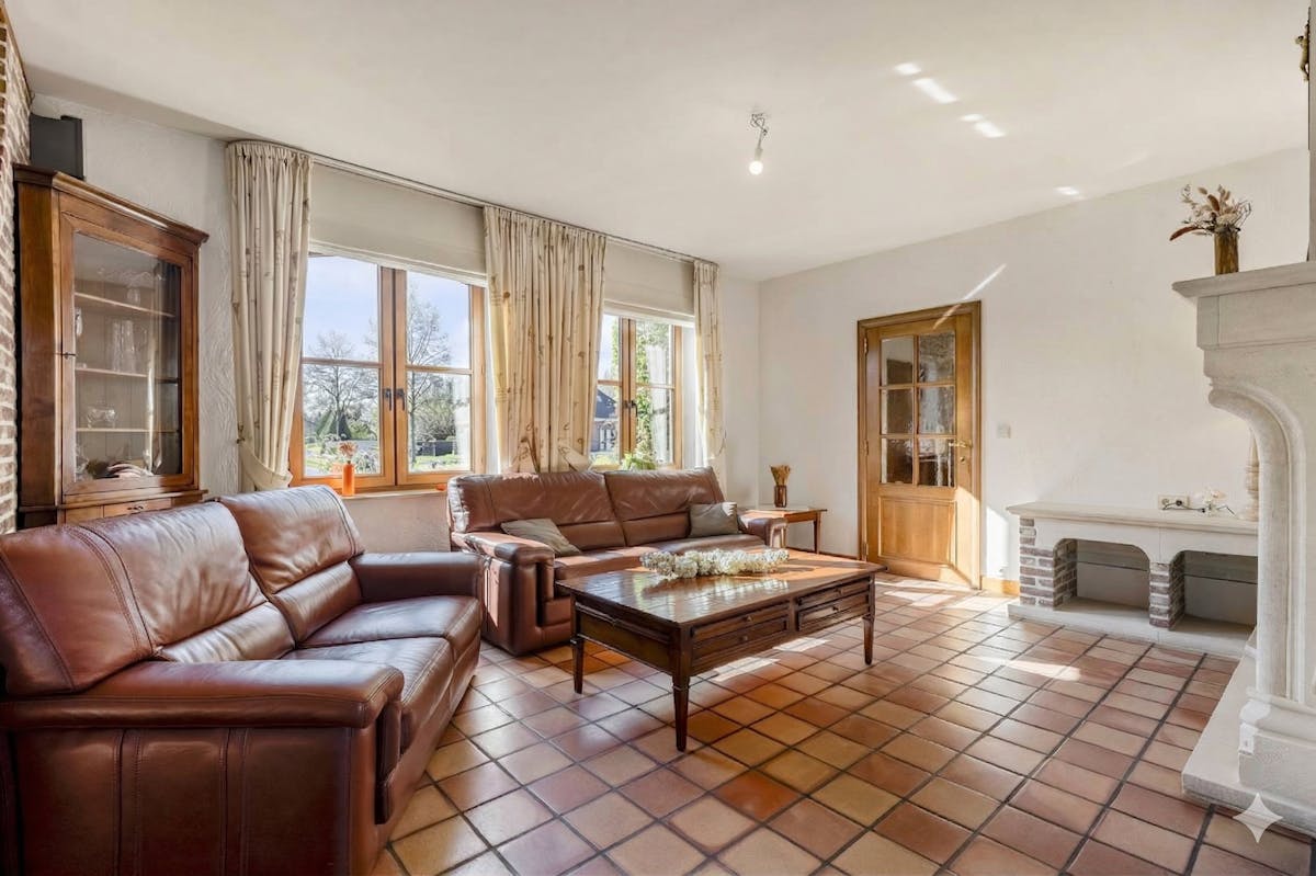 Ruime gezinswoning met praktijkruimte, 5 slaapkamers op 36a57ca centrum Diepenbeek - foto 5