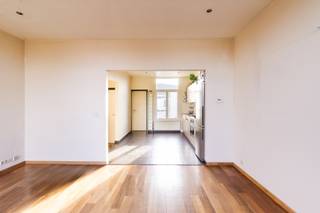 Dit leuke appartement ligt op de tweede verdieping van een verzorgd gebouw, nabij invalswegen en openbaar vervoer. Je geniet van een statige...