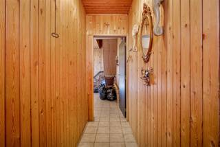 <p><span>Solide woning met twee slaapkamers, gelegen in een rustige buurt. Bij het betreden van de woning komt u in een aangename leefruimte die naadloos overgaat in de open keuken en eetplaats. Deze open indeling zorgt voor een gezellige sfeer en veel natuurlijk licht. Vervolgens kunnen we op de eerste verdieping twee slaapkamers terugvinden. De badkamer is uitgerust met een ligbad, een wastafel en een toilet. Op de bovenverdieping bevindt zich een ruime zolder die mits inrichting perfect kan dienen als extra slaapkamer, bureau of hobbyruimte. De woning wordt verwarmd met gaskachels en biedt dankzij de degelijke structuur heel wat potentieel voor wie op zoek is naar een betaalbare woning met uitbreidingsmogelijkheden. Een ideale opportuniteit voor starters of wie graag een woning naar eigen smaak wil afwerken. Het dak werd in 2019 vernieuwd en geïsoleerd. </span></p><p><span> </span></p><p><span>Voor meer informatie of een bezoek, contacteert u Luc van Immo Zone op het nummer 0492/ 46.12. 10. </span></p><p><span> </span></p>