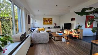 Deze zeer goed onderhouden en volledig vernieuwde eengezinswoning combineert comfort, luxe en privacy op een uitstekende locatie nabij Gent.De woning...