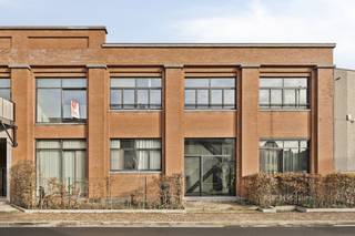 Ce loft à louer à Renaix a récemment été entièrement rénové. Le loft était équipé de placards intégrés, d'un bureau intégré et a été fini avec...
